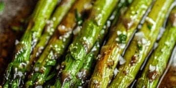 Roasted asparagus with balsamic glaze